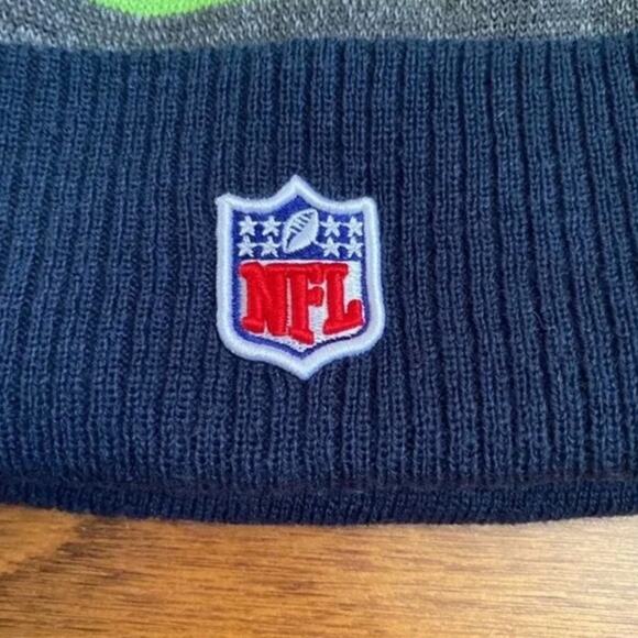 NEW ERA Seattle Seahawks Football Pom Beanie NWOT - Picture 4 of 5